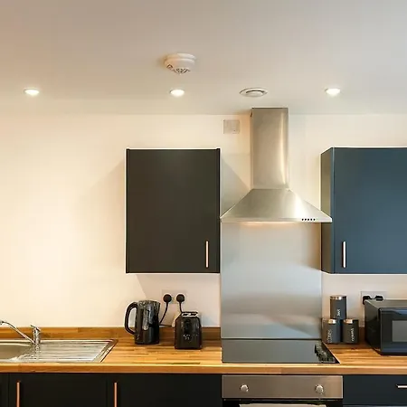 New York Luxe & Free Onsite Parking شقة