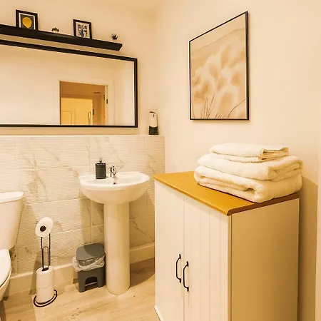 New York Luxe & Free Onsite Parking 公寓 布雷得佛