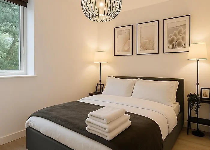 New York Luxe & Free Onsite Parking Apartment *