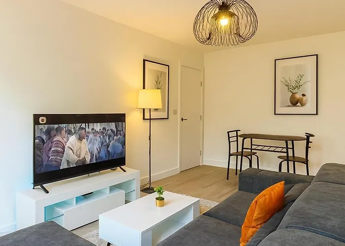 New York Luxe & Free Onsite Parking Apartment